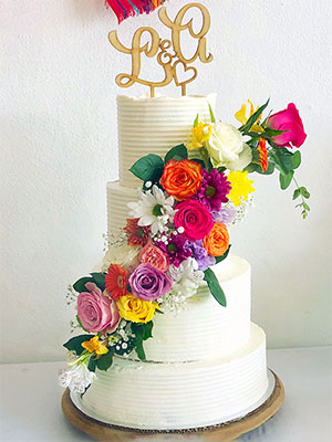 Pastel de boda 4 pisos con flores